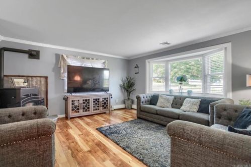 3348 Quinlan St, Yorktown Hgts, NY 10598-2010
