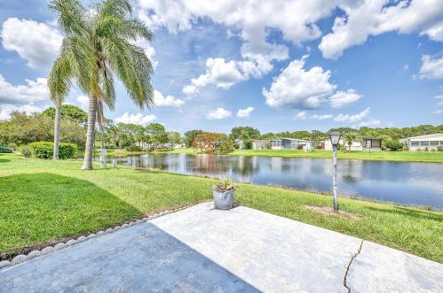 8208 Cinnamon Ln, Fort Pierce, FL 34952-3327