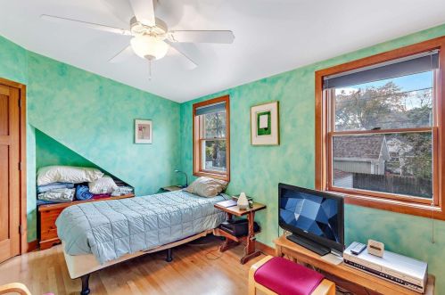 209 Honey Crk Dr, Milwaukee WI 53221-4062 exterior