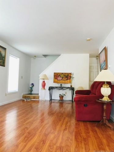 35 John St, Norwich, CT 06360-5014
