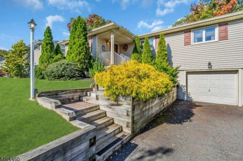 65 Oakwood Ct, Fanwood, NJ 07023-1163