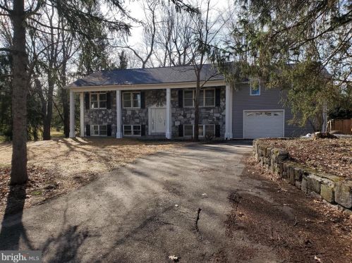 871 Tuscawilla Dr, Charles Town, WV 25414-5323