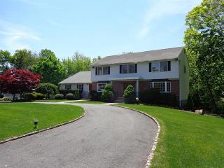 689 Vail Rd, Parsippany NJ  07054-1515 exterior
