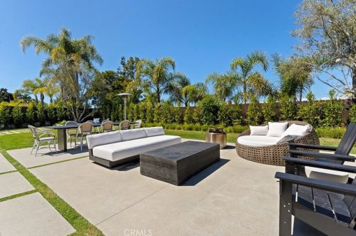 3108 Levante St, Carlsbad CA  92009-8332 exterior