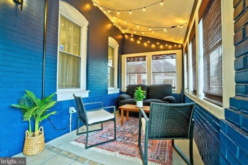 62 Charlotte St, Pottstown PA  19464-5947 exterior