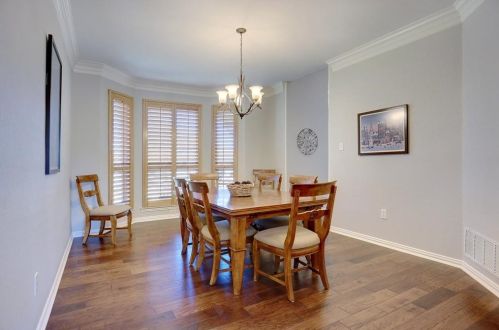 1305 Oak Dr, Lewisville TX  75028-3604 exterior