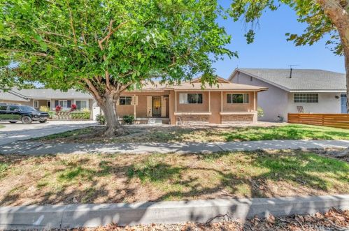 2054 Studebaker Rd, Long Beach, CA 90815-3539