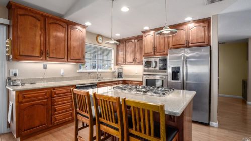 754 Tulare, Vacaville CA  95687-6250 exterior