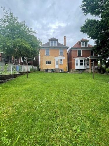 1931 Broadway Ave, Pittsburgh PA  15216-3170 exterior