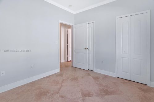 7090 5th Ave, Hialeah FL  33014-4952 exterior