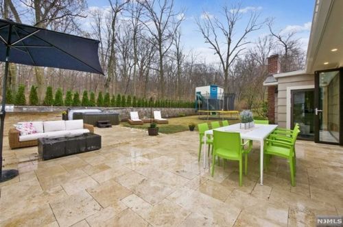 5 Roberts Ct, Verona, NJ 07044-5114