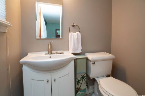 87 Central Ave, New Hyde Park NY  11040-4134 exterior