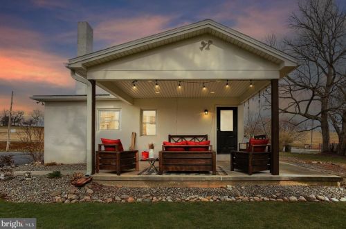2212 Walnut Bottom Rd, Carlisle, PA 17015-7932