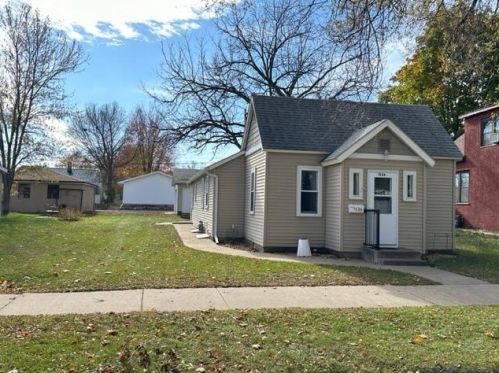 1536 Barlow St, La Crosse, WI 54601-6441
