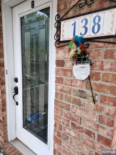 138 Palisades Blvd, Palisades Park, NJ 07650-1234