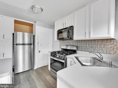 618 New Holland Ave, Lancaster PA 17602-2136 exterior