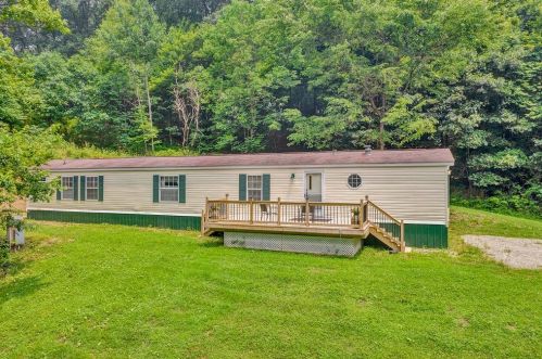 589 Pleasant Hill Rd, Hookstown, PA 15050-1515