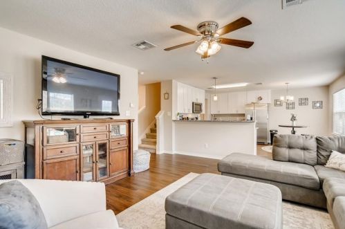 256 Dandelion Loop, Uhland, TX 78640-5511