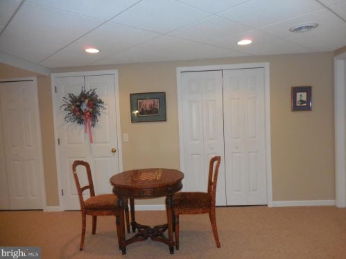 1114 Hunters Chase Ln, Lebanon PA  17046-1575 exterior
