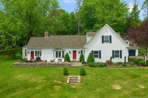 4 Village Ln, Lyme, CT 06371-1645