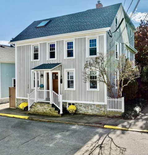 19 Diving St, Stonington, CT 06378-1405