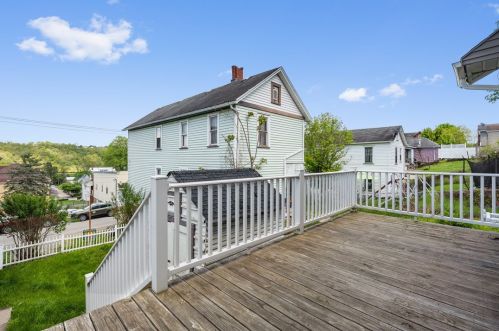 941 Meadow Ave, North Charleroi PA  15022-2080 exterior