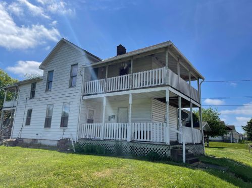 742 Pine St, Zanesville, OH 43701-5436