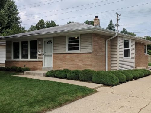 5480 Dexter Ave, Milwaukee, WI 53209-5042