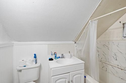 8 Fairview Pl, Rye Brook NY  10573-4822 exterior