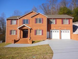 2001 Hocotake Ln, Knoxville, TN 37912-5728