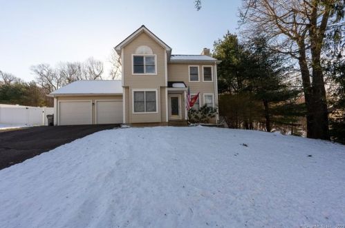 136 Walek Farms Rd, Manchester, CT 06040-7092