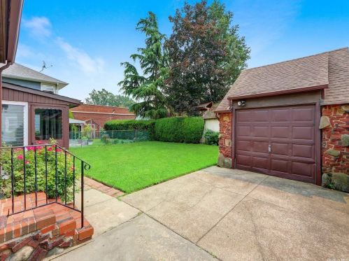 20 Marshall Ave, Floral Park NY  11001-3201 exterior