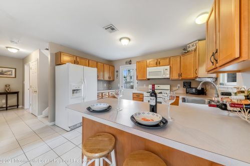 11 Vanard Dr, Bricktown NJ  08723-7426 exterior