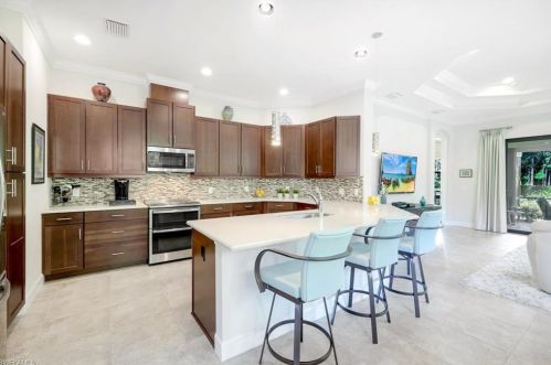 9433 Isla Bella Cir, Bonita Springs FL  34135-7276 exterior