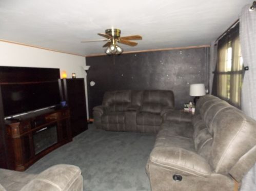 505 Greenridge Rd, New Kensington, PA 15068-5812