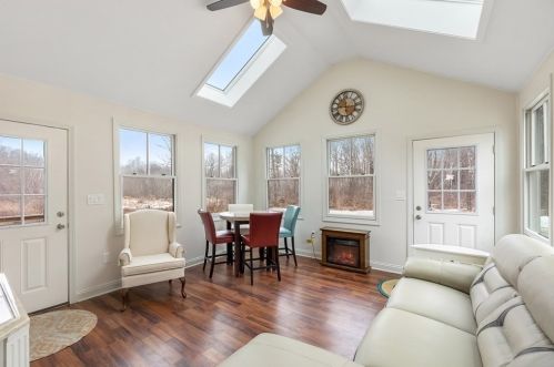 37 Main St, Petersham MA 01366-9502 exterior