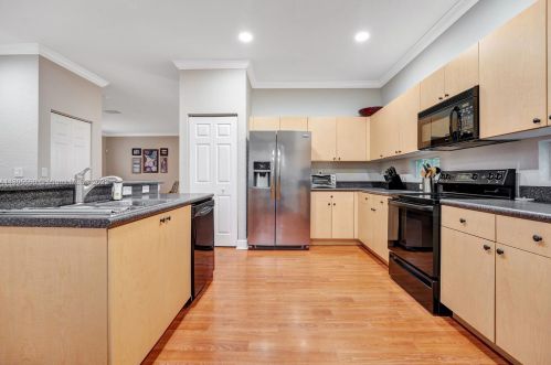 3163 176 Ter, Hollywood FL 33029-5608 exterior