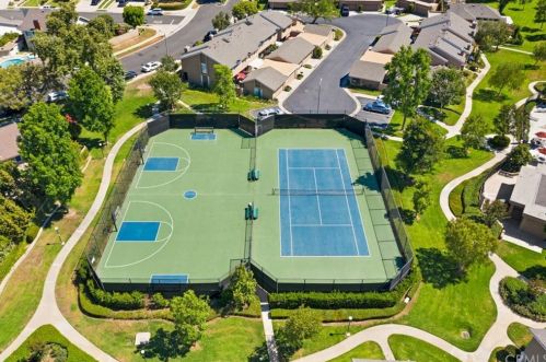 325 Chinook Dr, Placentia CA  92870-1417 exterior