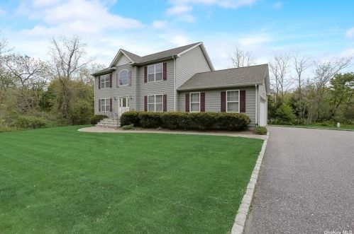 45 Crystal Brook Hollow Rd, Mount Sinai, NY 11766-1606