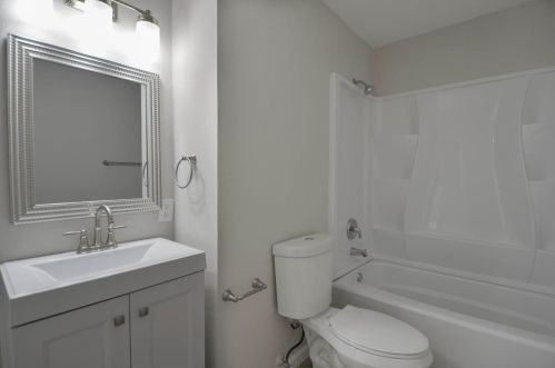 2020 Tokay Ave, Turlock CA  95380-4345 exterior