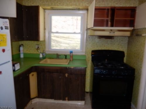 24 Cresthill Rd, Verona, NJ 07044-1313