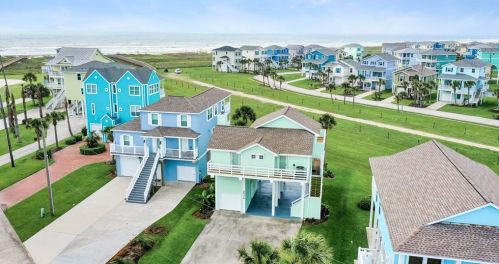 25314 Intrepid Ln, Galveston, TX 77554-6612