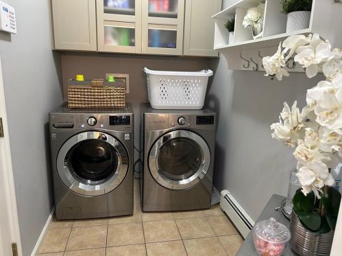 1690 Wagon Wheel Dr, Easton PA  18040-8273 exterior