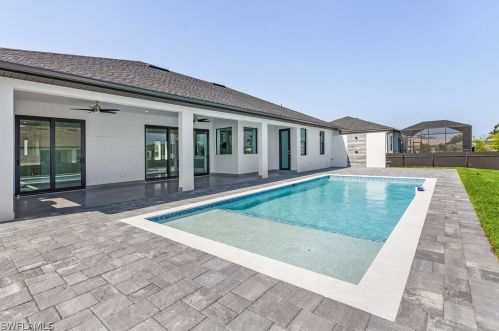 3719 1st Ter, Cape Coral, FL 33991-7645