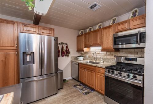 616 Q St, Rio Linda CA  95673-1427 exterior