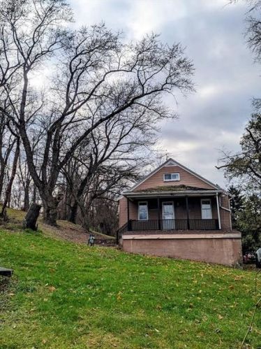 1431 Crawford St, Imperial, PA 15126-9110