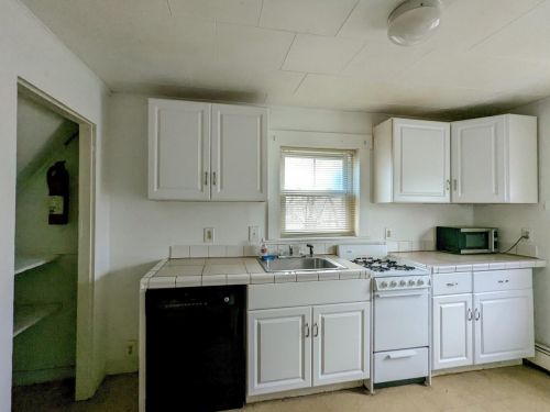 8 Chesterfield Rd, Hinsdale NH  03451-2215 exterior
