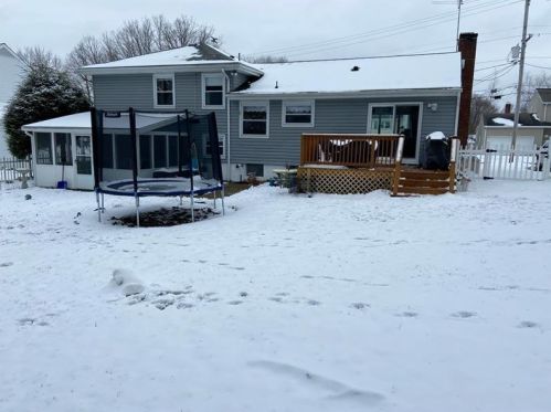 615 Ridgeway Ave, Grove City, PA 16127-1437