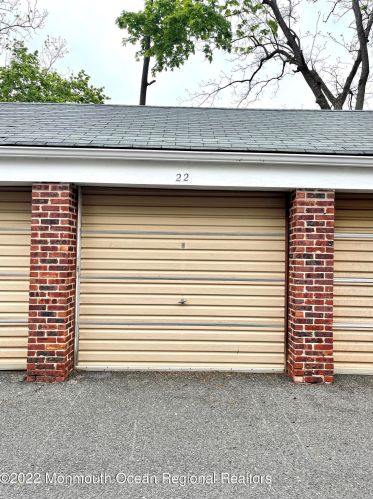 25 Mnr Dr, Tinton Falls NJ 07701-2460 exterior