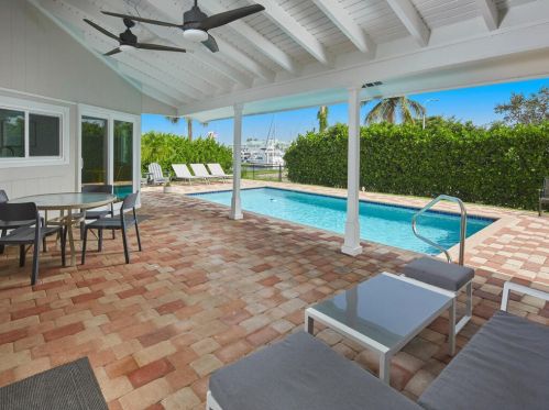 813 Buttonwood Ct, Marco Island FL  34145-2300 exterior